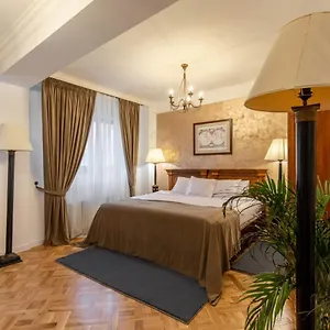 rezervați aici